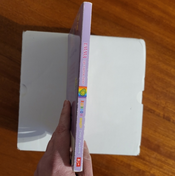 Rainbow Magic Special Edition Emma the Easter Fairy - Picture 3 of 4